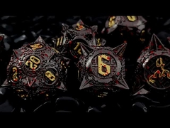 En piquant les dés métalliques de la tête